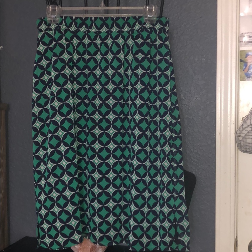 Mid length skirt